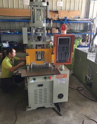 ΒΕΡΤΙΚΑΛΗ PT-550 BMC Θερμοστεγμένη κάθετη πλαστική μηχανή εμβολιασμού βακελίτη DAP/BMC